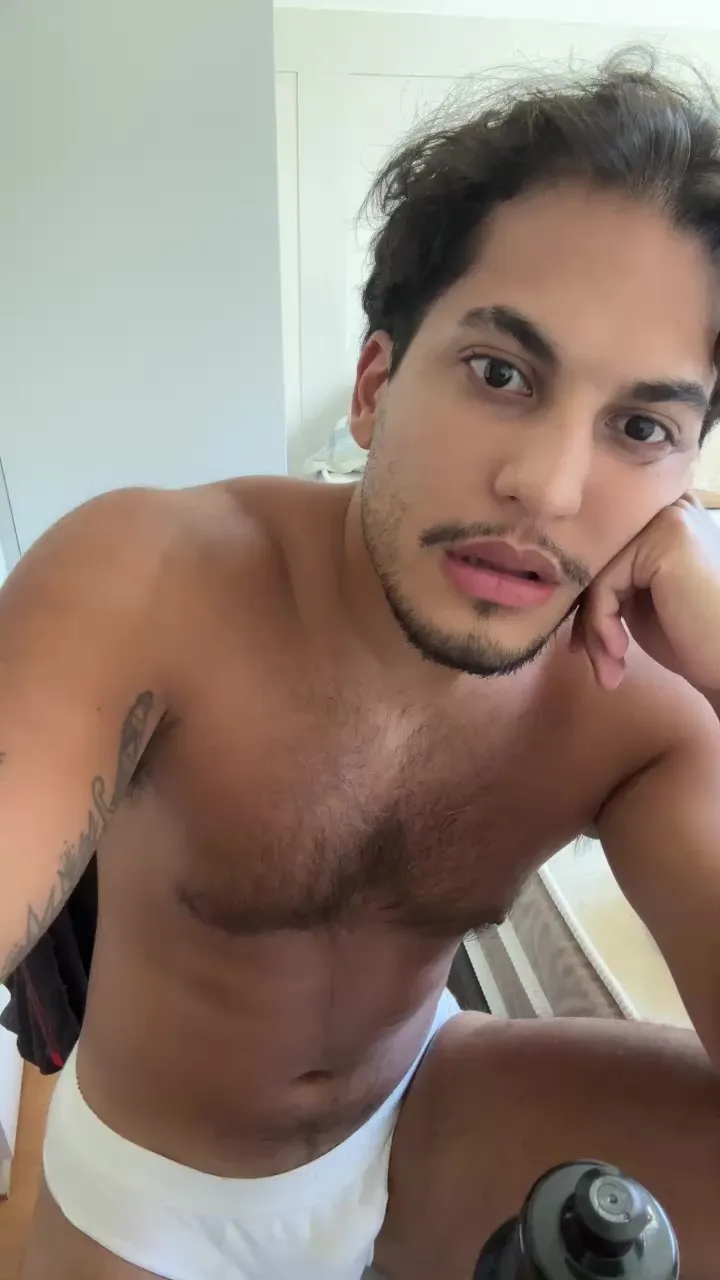 Offline hairyshort on Cam4