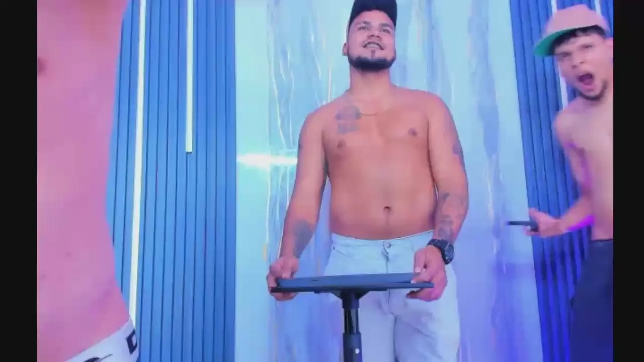 Offline handsome_boys22 on Cam4