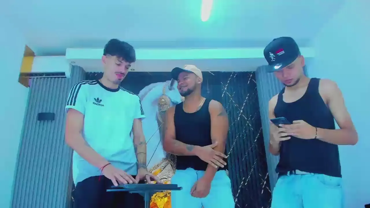 Offline Handsome_boys_ on Cam4