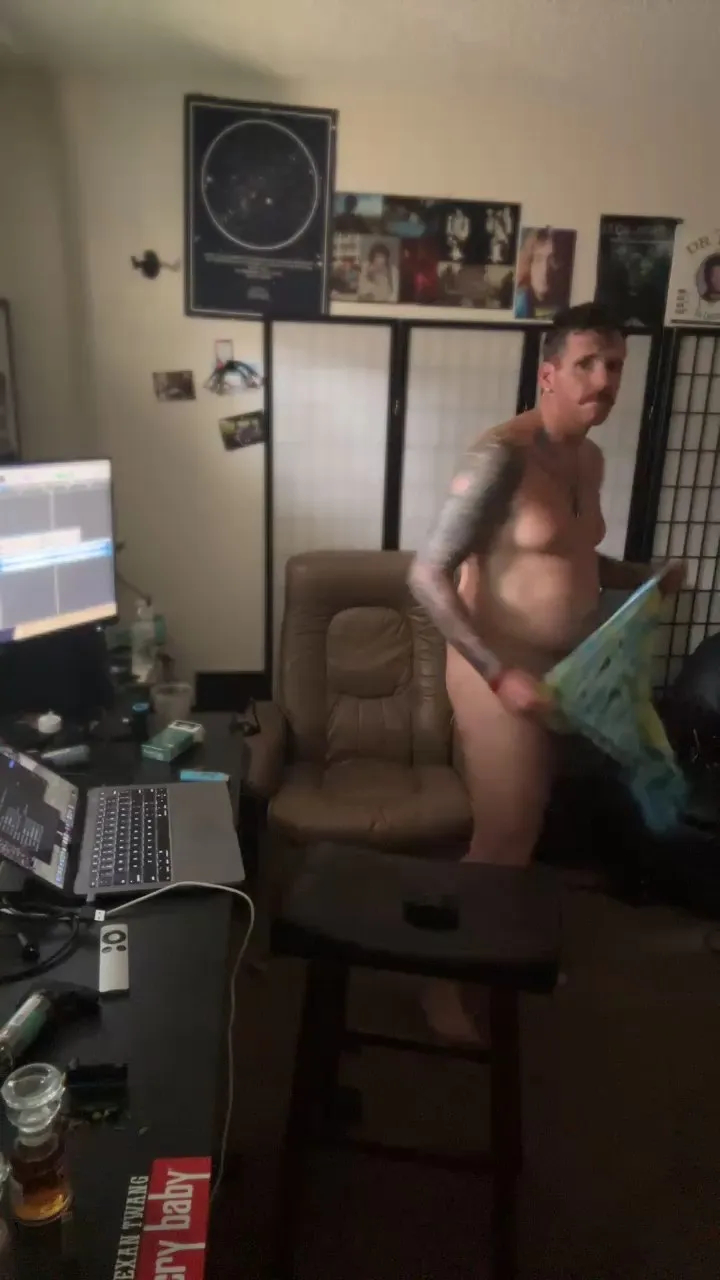 Offline HardwrkingK0 on Cam4