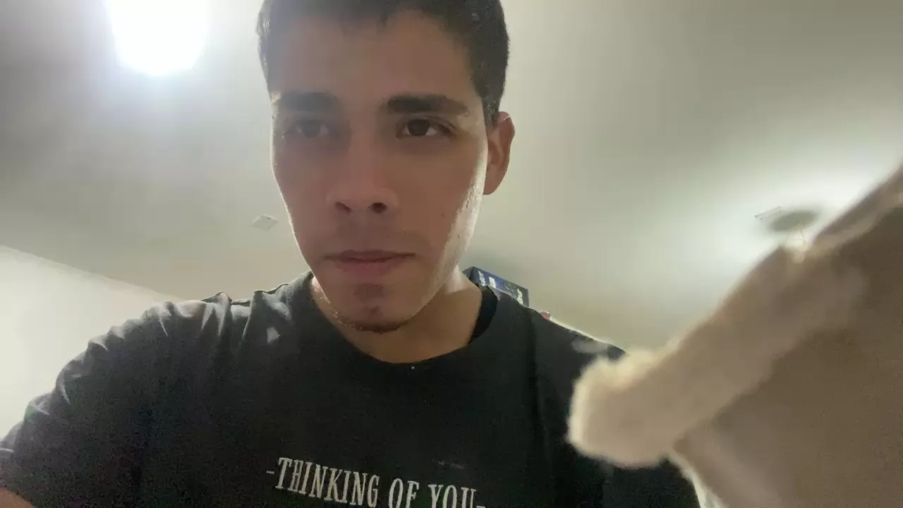 Offline harry18201 on Cam4