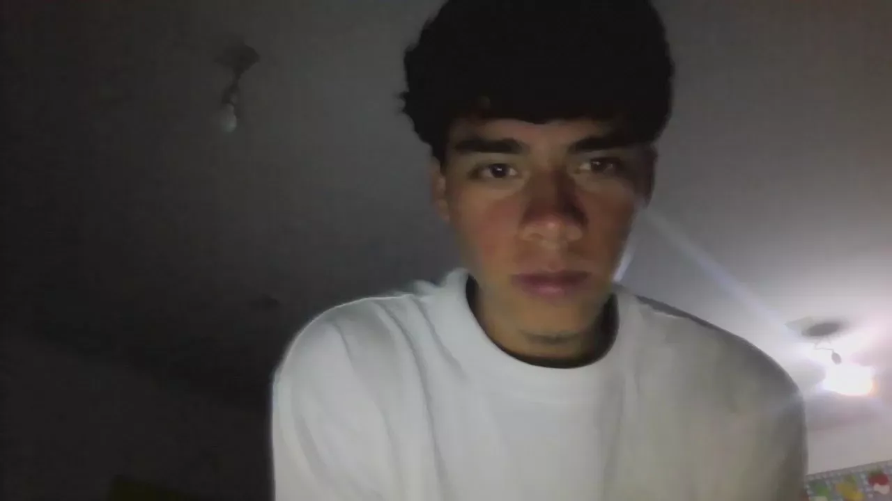 Offline harry18201 on Cam4