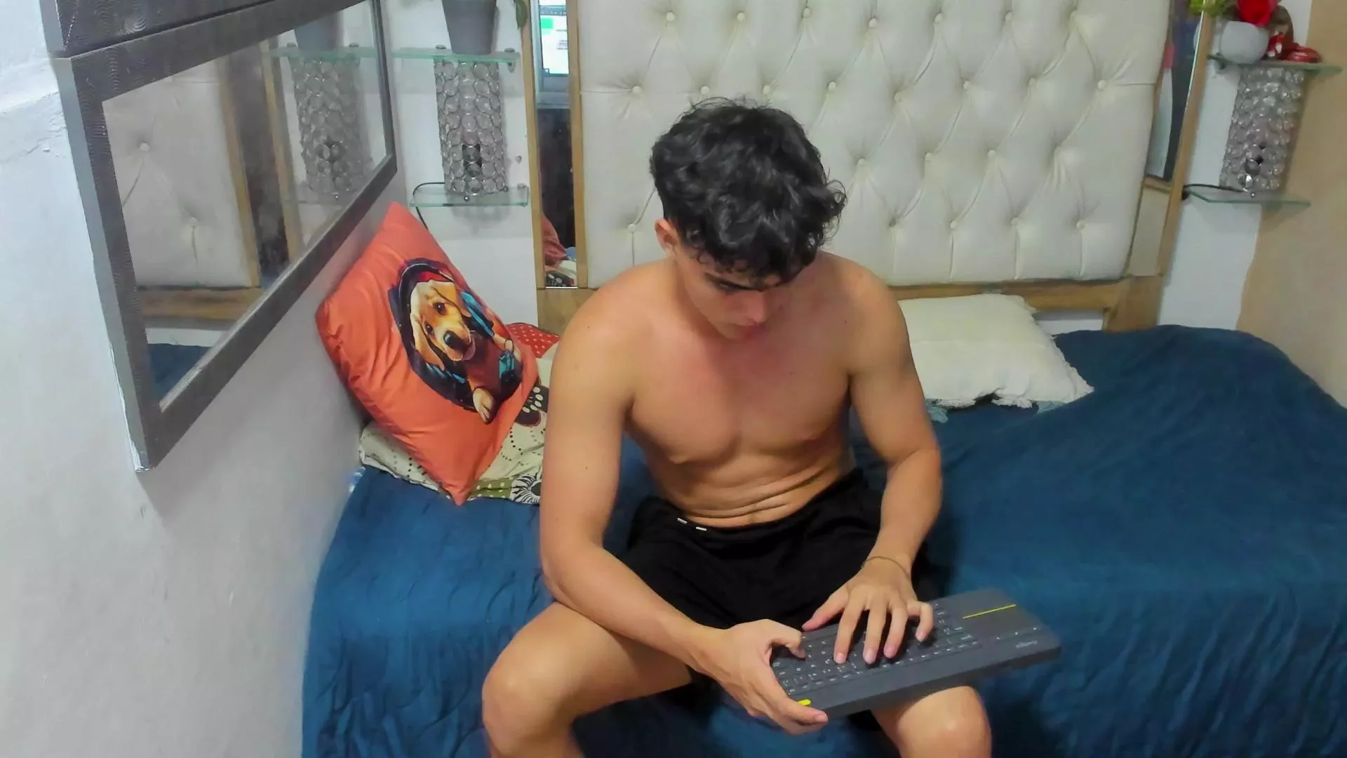 Offline heiker_ on Cam4