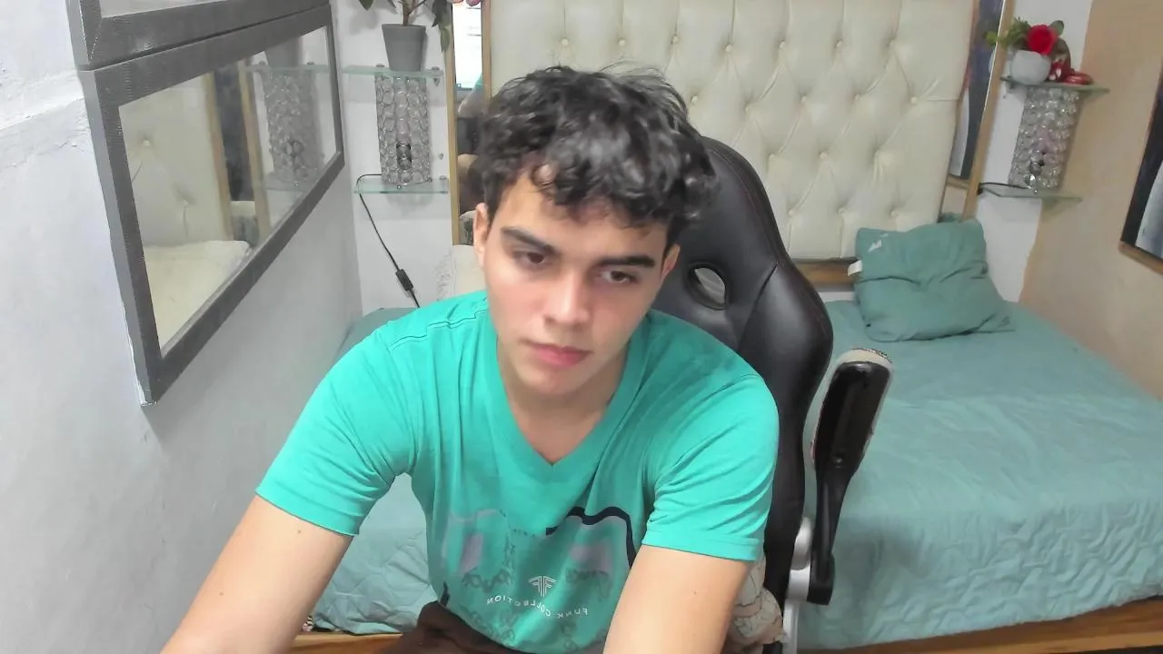 Offline heiker_ on Cam4