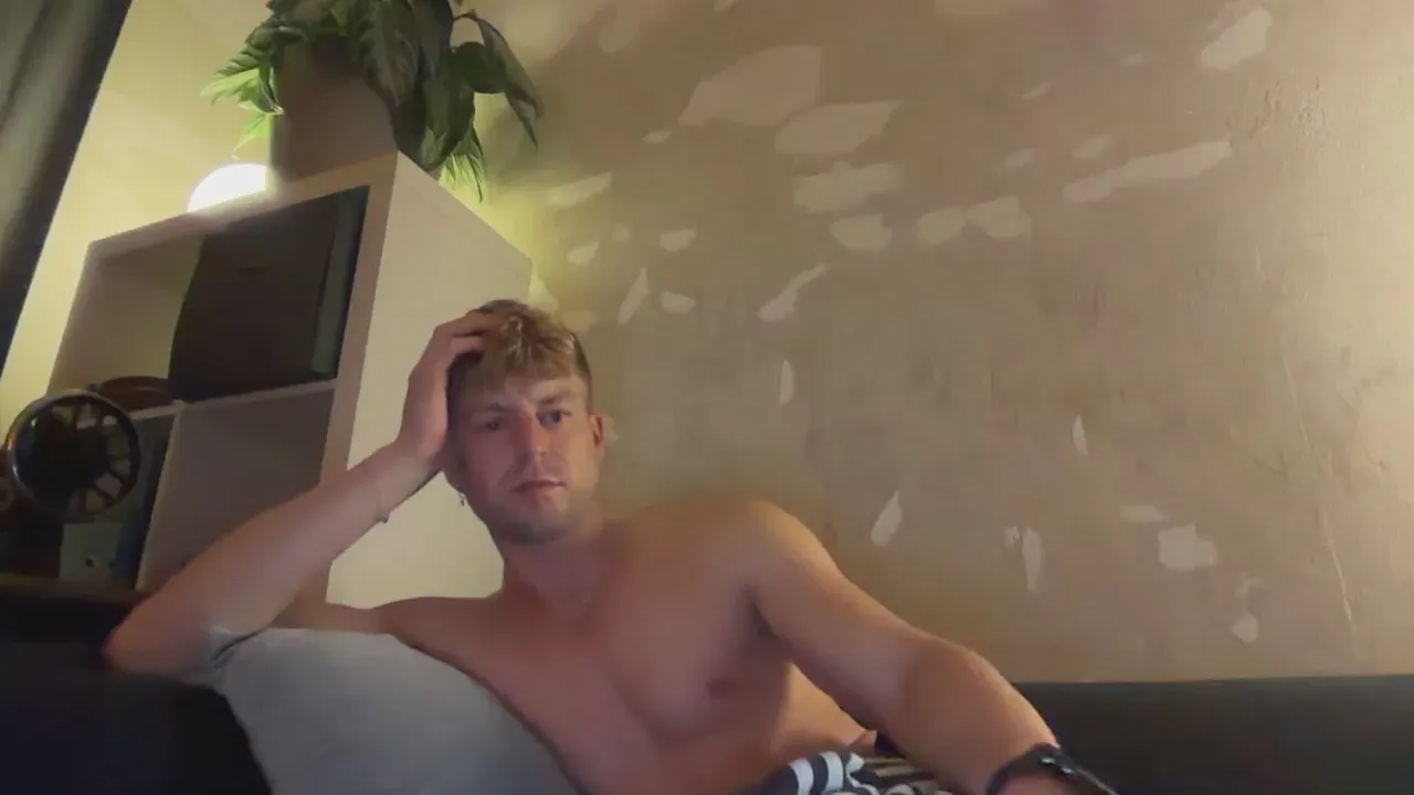 Offline Heikhoe69 on Cam4