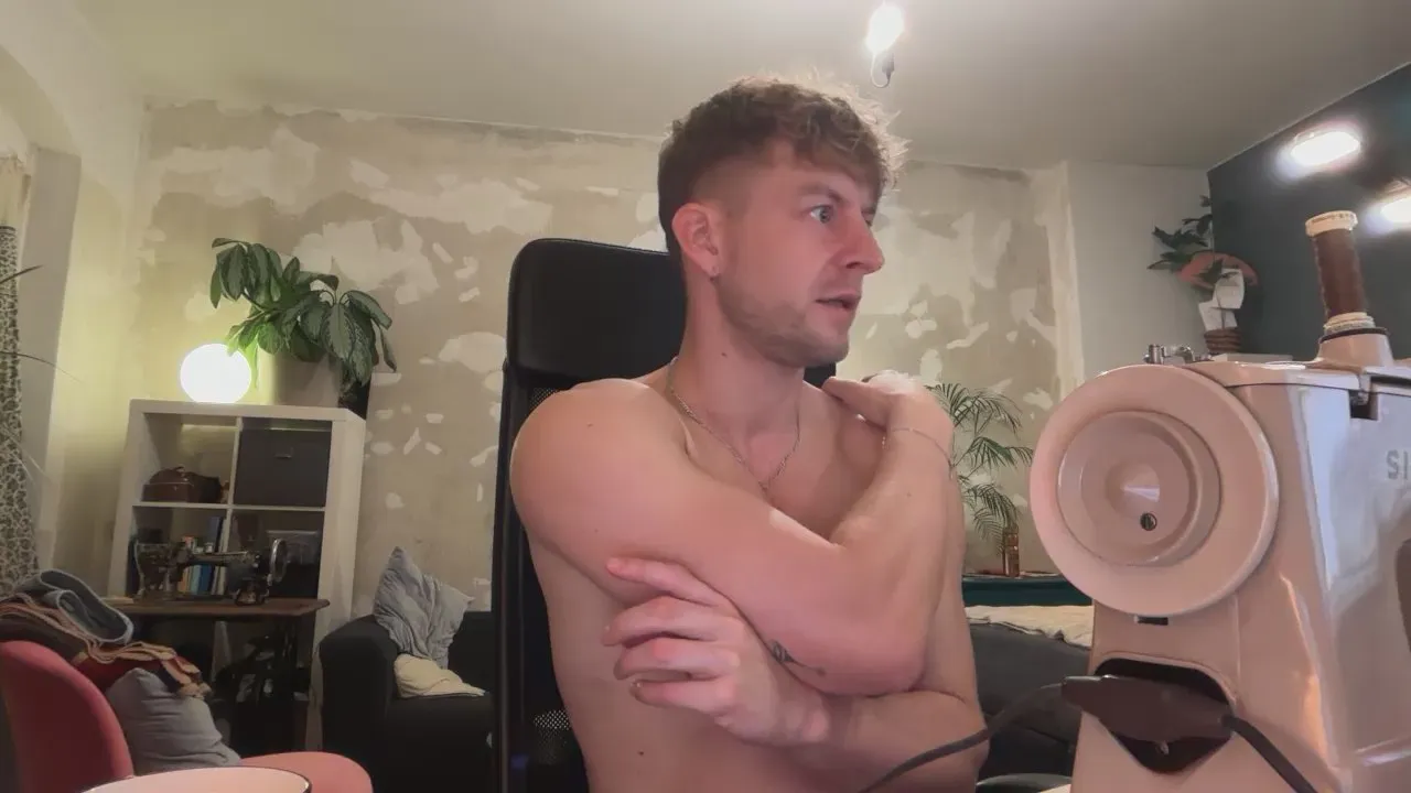 Offline Heikhoe69 on Cam4