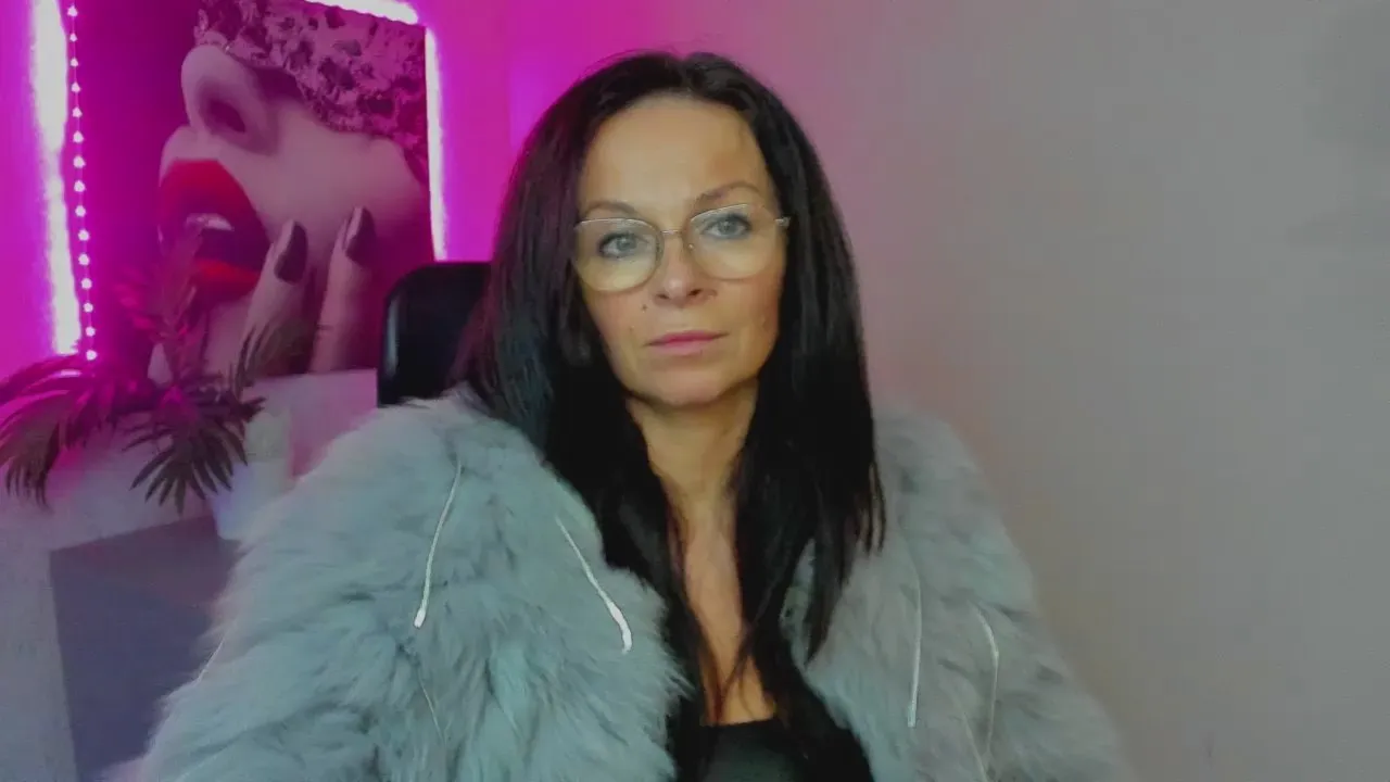 Offline Helen_Wild on Cam4