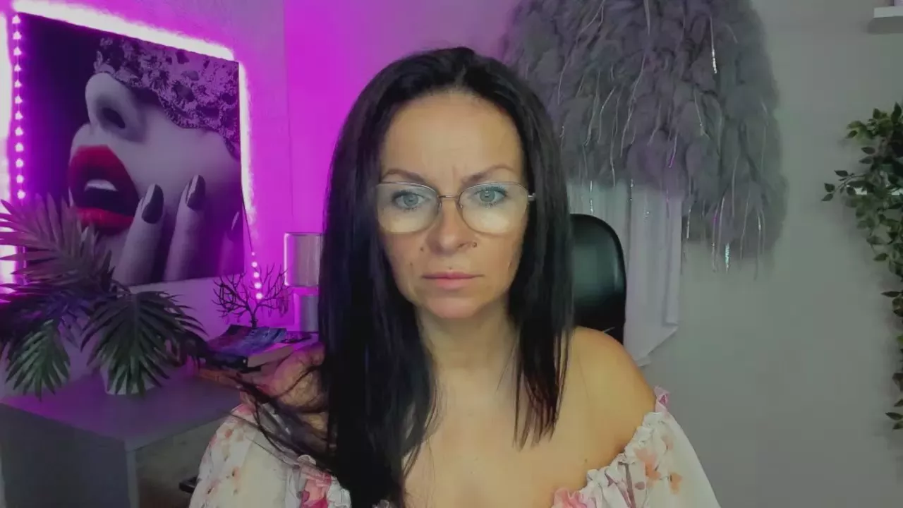 Offline Helen_Wild on Cam4