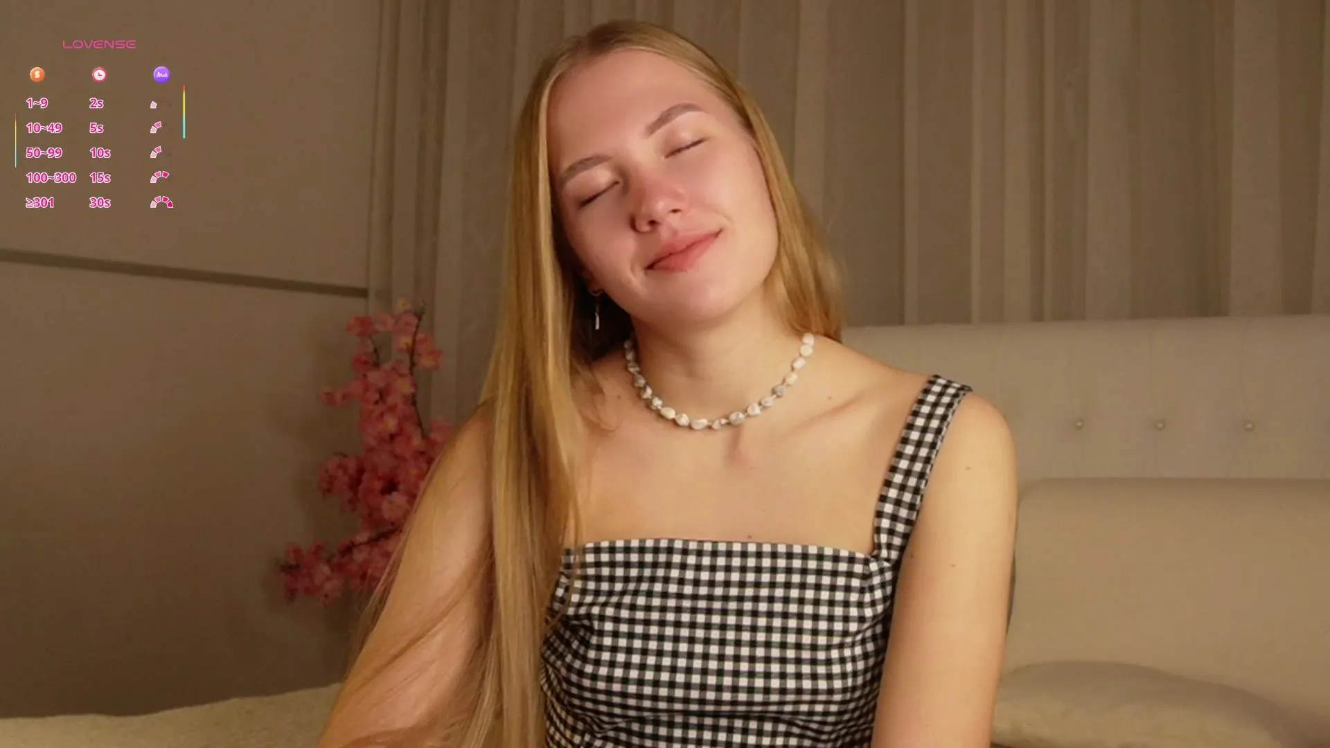 Offline HolliTerre on Cam4