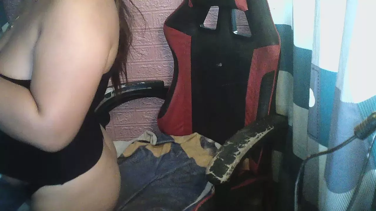 Offline holy_phoebe24 on Cam4