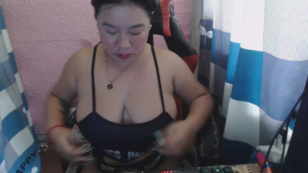 Offline holy_phoebe24 on Cam4