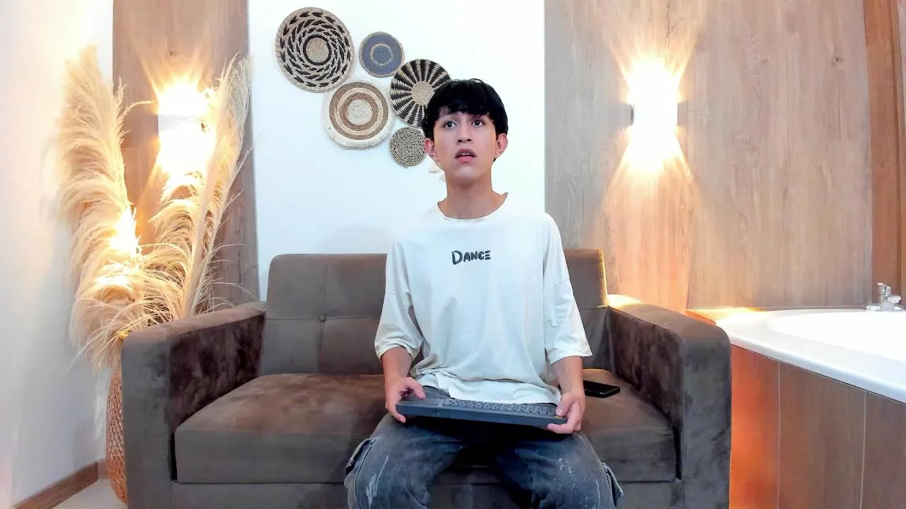 Offline hoot_booys_ on Cam4