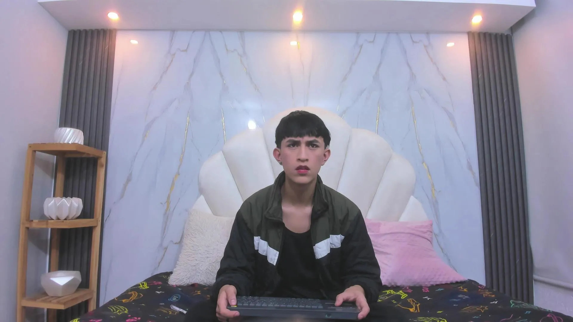 Offline hoot_booys_ on Cam4