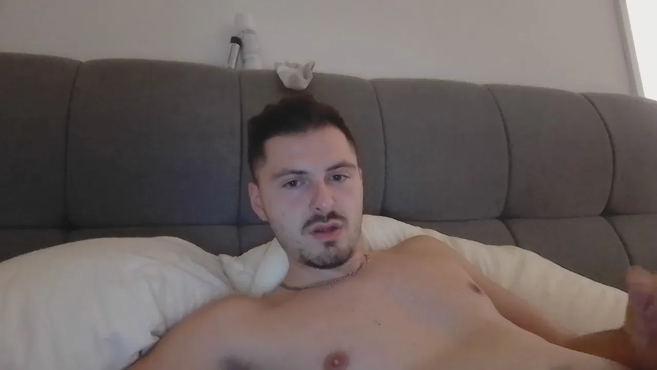 Offline hornyboy20000 on Cam4