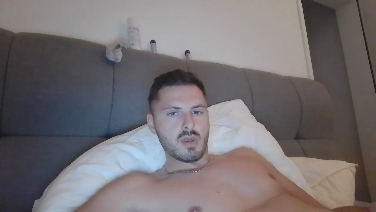 Offline hornyboy20000 on Cam4