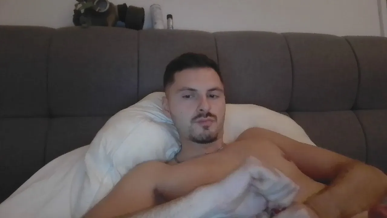 Offline hornyboy20000 on Cam4