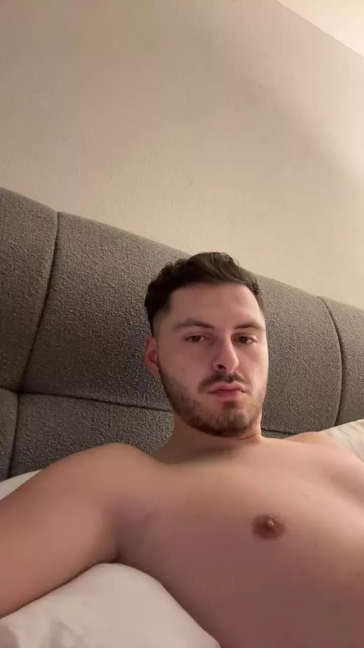 Offline hornyboy20000 on Cam4