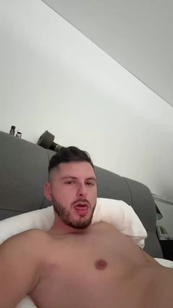 Offline hornyboy20000 on Cam4