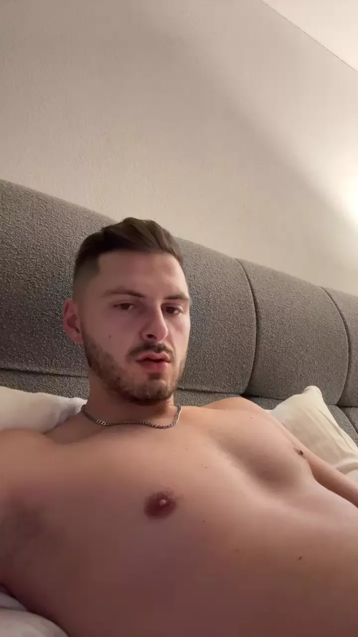 Offline hornyboy20000 on Cam4