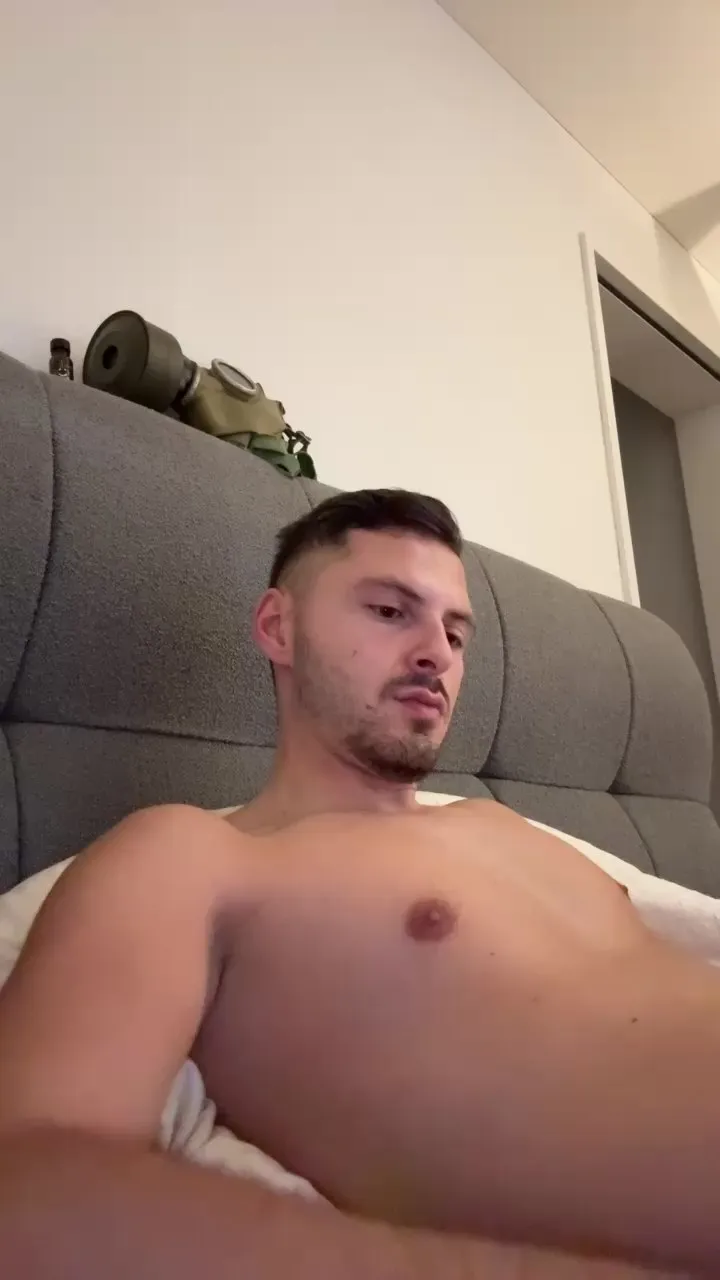 Offline hornyboy20000 on Cam4