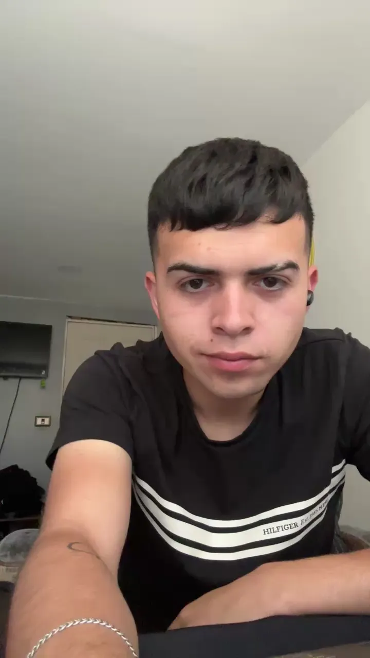 Offline Hot19a on Cam4