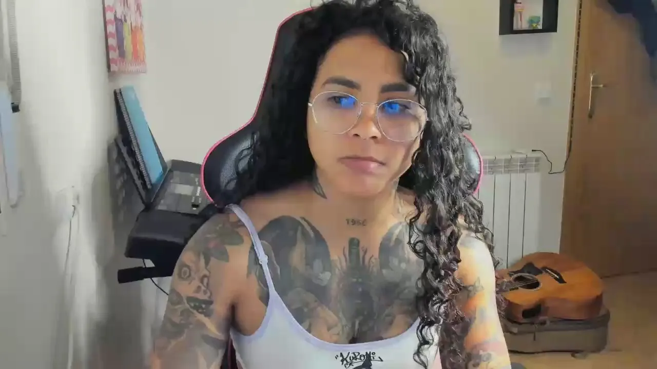 Offline Hot_ama on Cam4