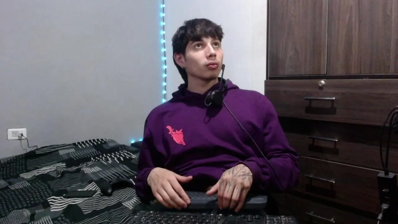 Offline Hot_Couple_21K on Cam4