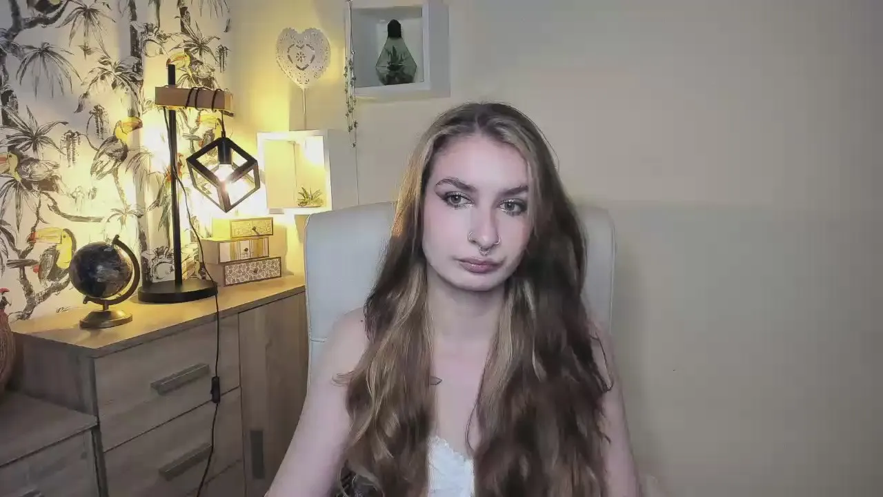 Offline Hot_Nina19 on Cam4