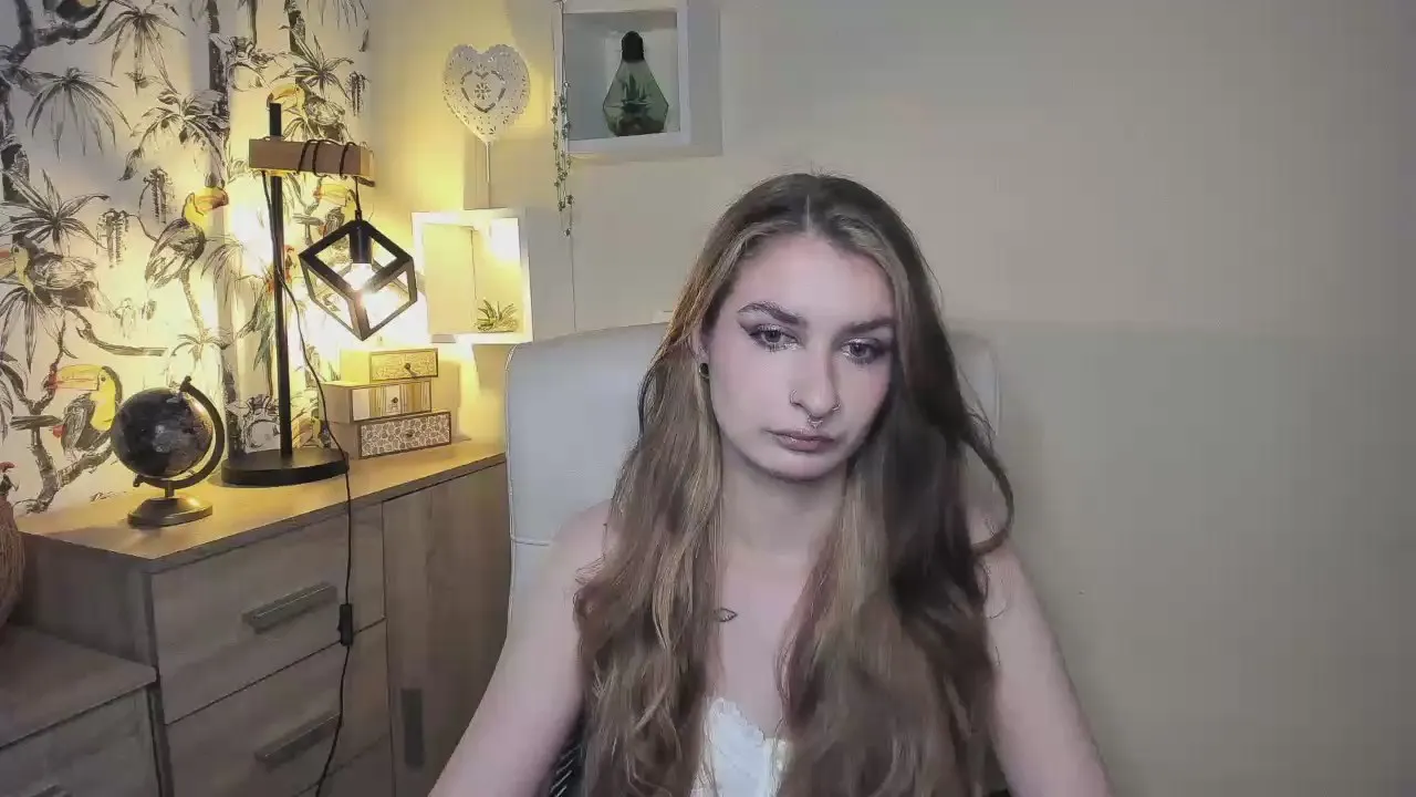 Offline Hot_Nina19 on Cam4