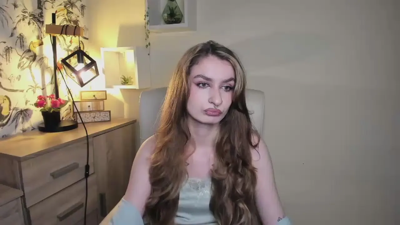 Offline Hot_Nina19 on Cam4