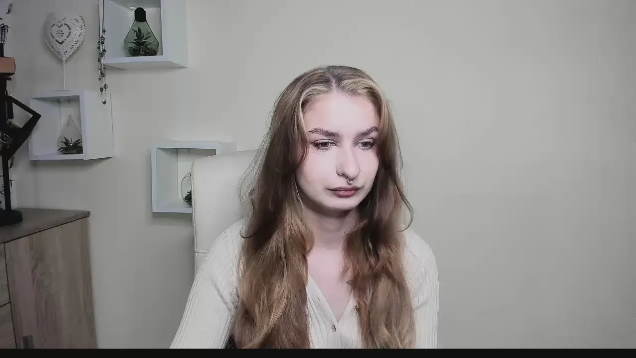 Offline Hot_Nina19 on Cam4