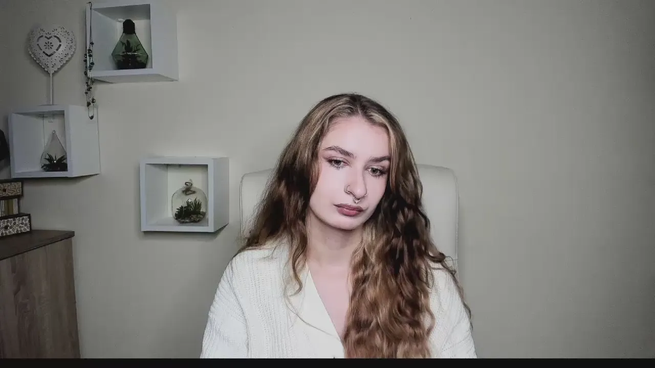 Offline Hot_Nina19 on Cam4