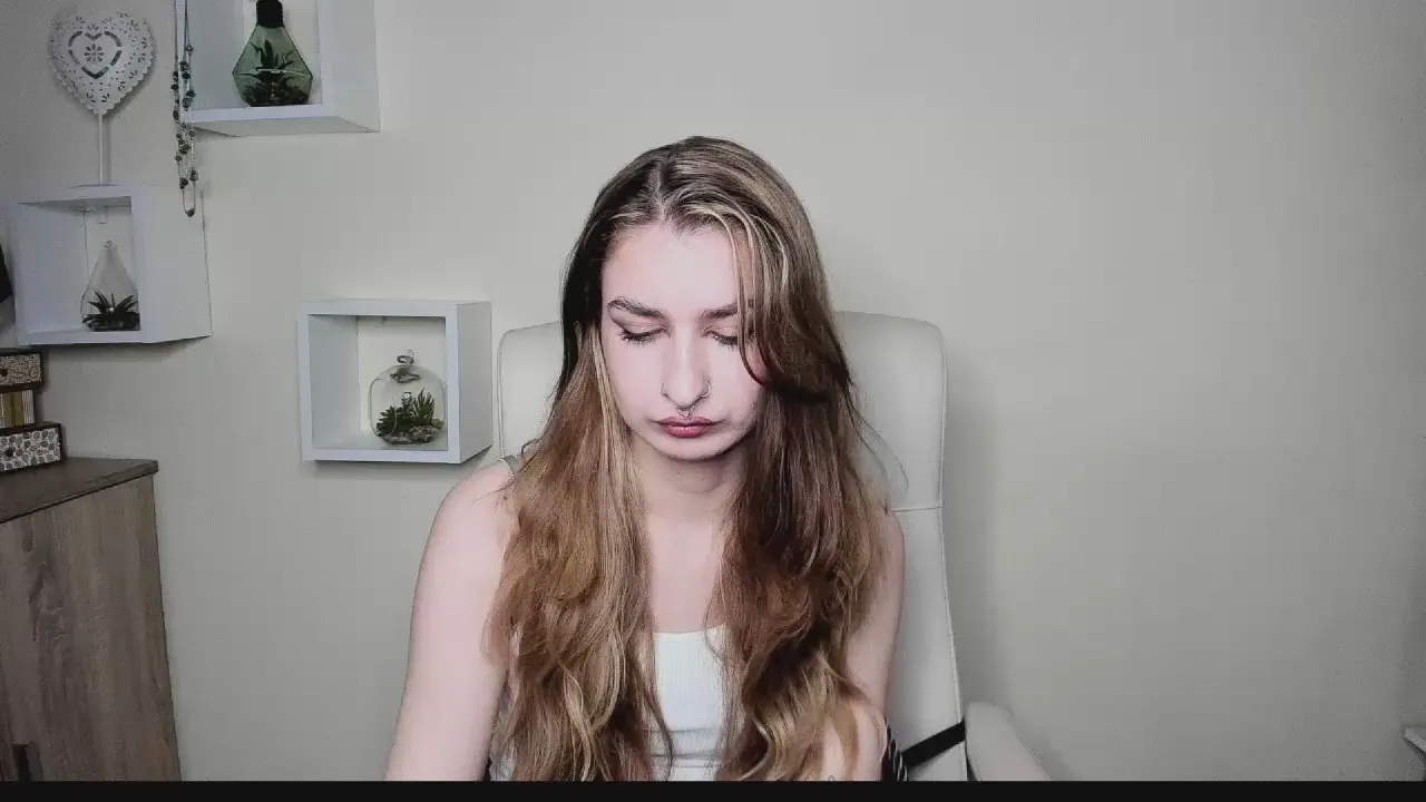 Offline Hot_Nina19 on Cam4