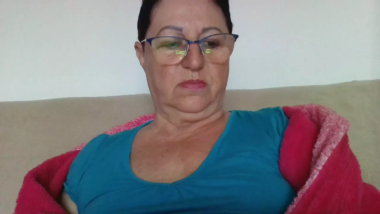 Freechat hotangelt on Cam4