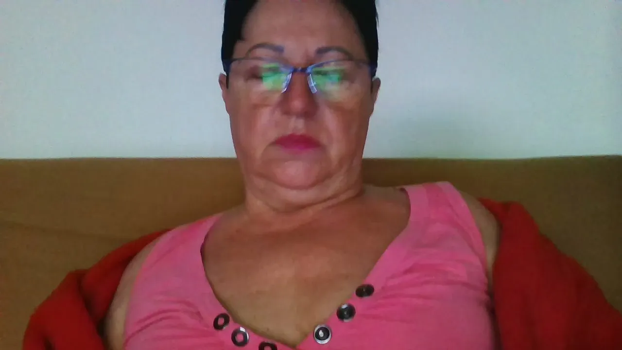 Freechat hotangelt on Cam4