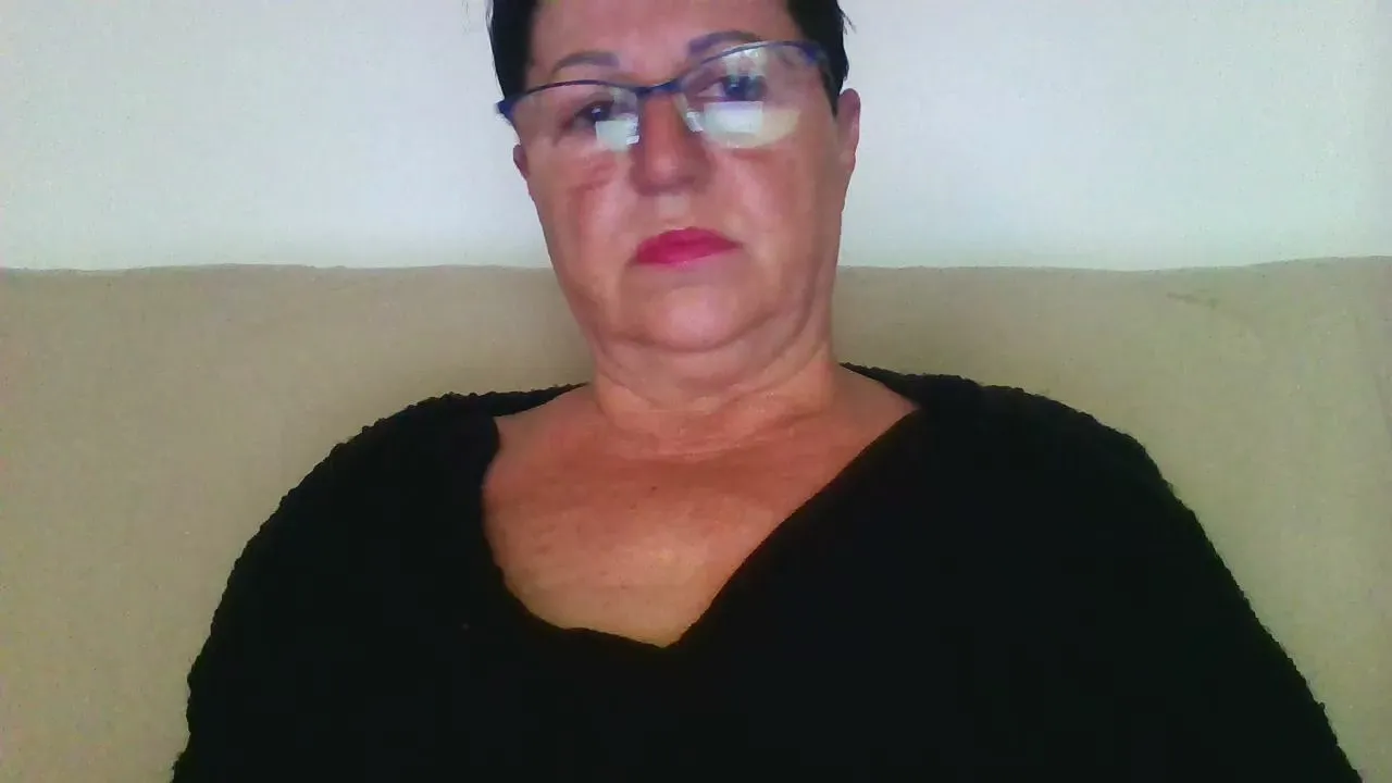 Freechat hotangelt on Cam4