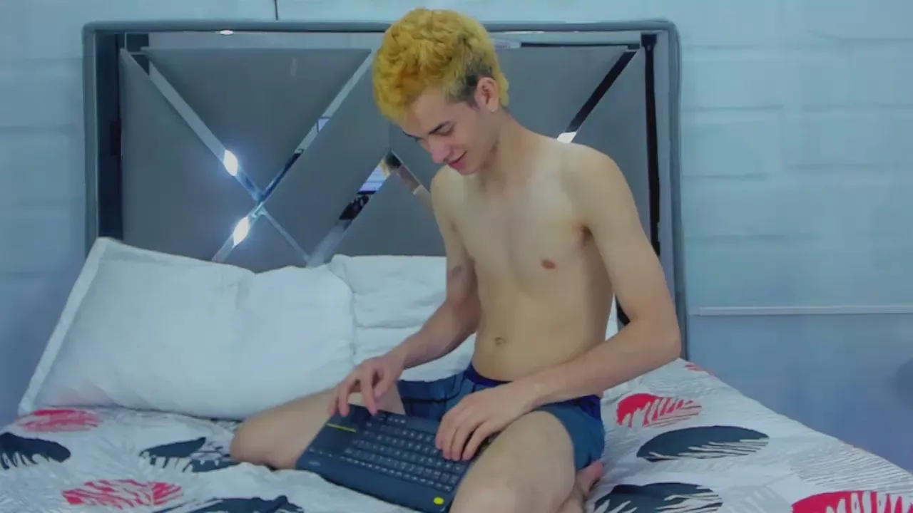 Freechat hotboyxx_ on Cam4