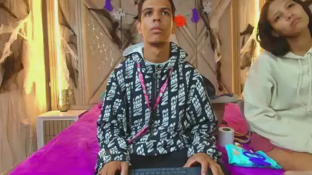 Offline Hotcouple_222 on Cam4