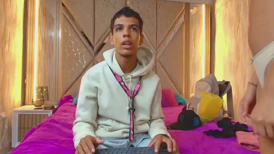 Offline Hotcouple_222 on Cam4