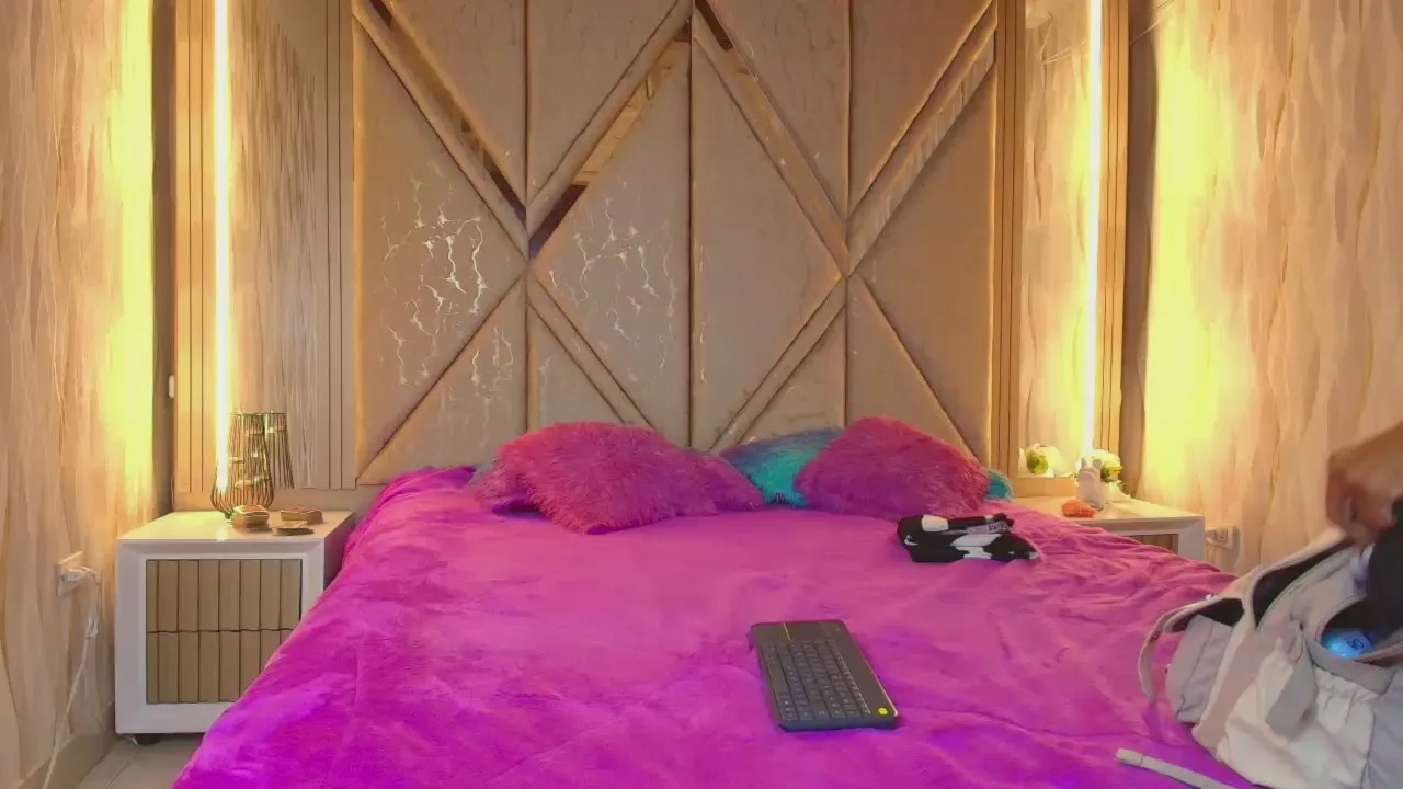 Offline Hotcouple_222 on Cam4