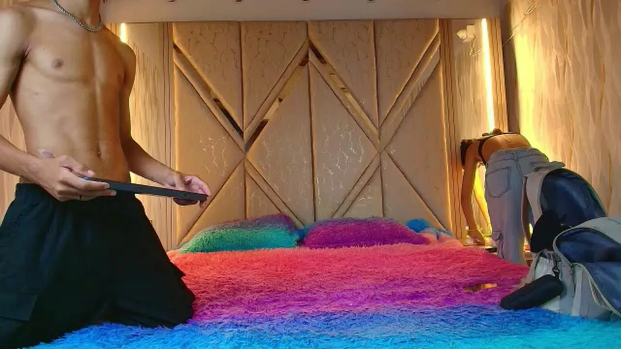 Offline Hotcouple_222 on Cam4