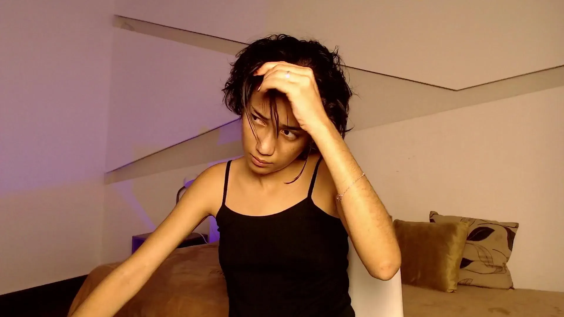 Offline Hotlittlekitty1 on Cam4