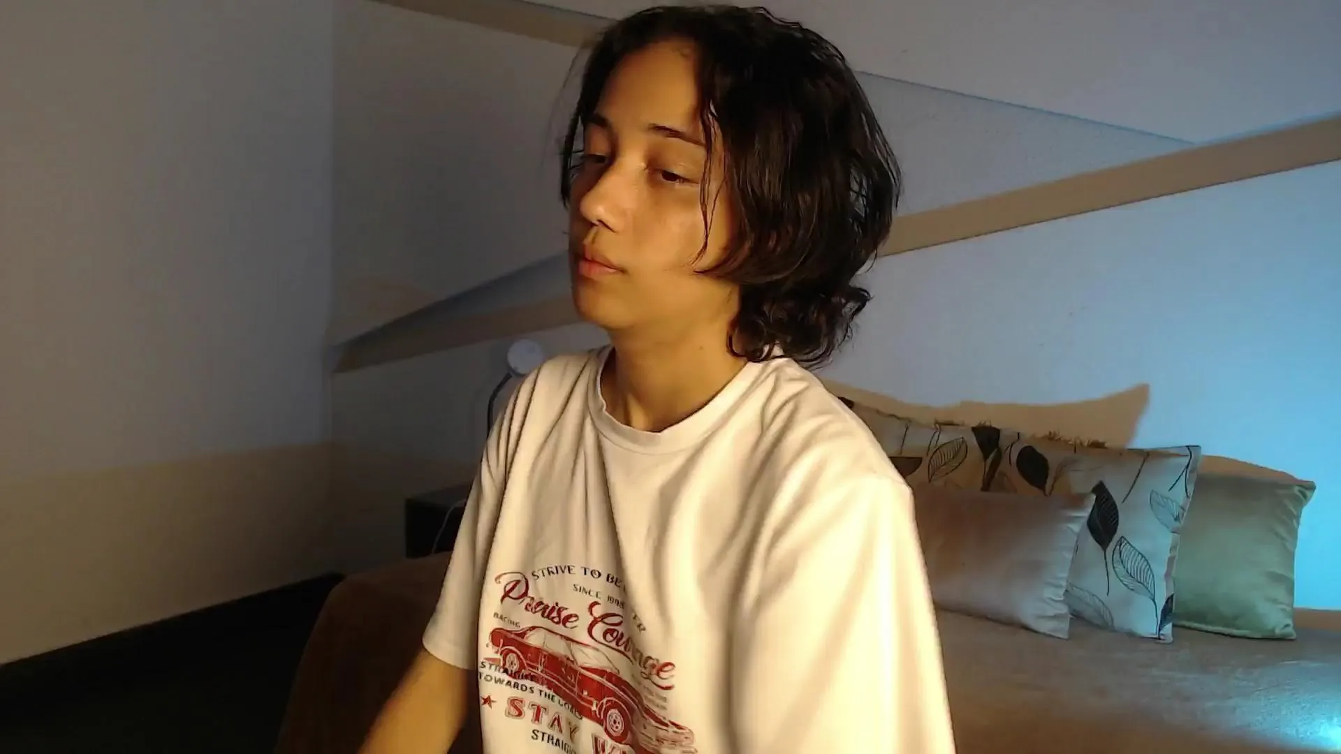 Offline Hotlittlekitty1 on Cam4