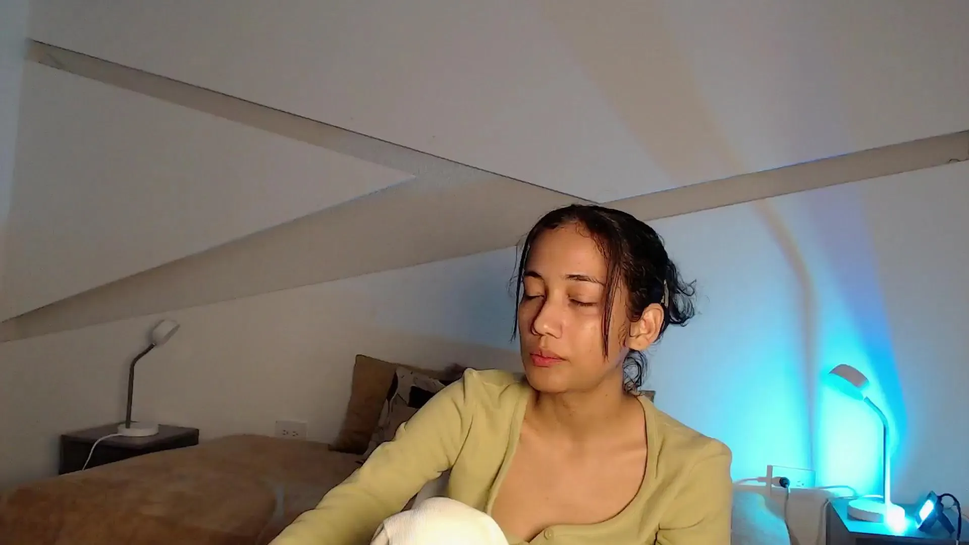 Offline Hotlittlekitty1 on Cam4