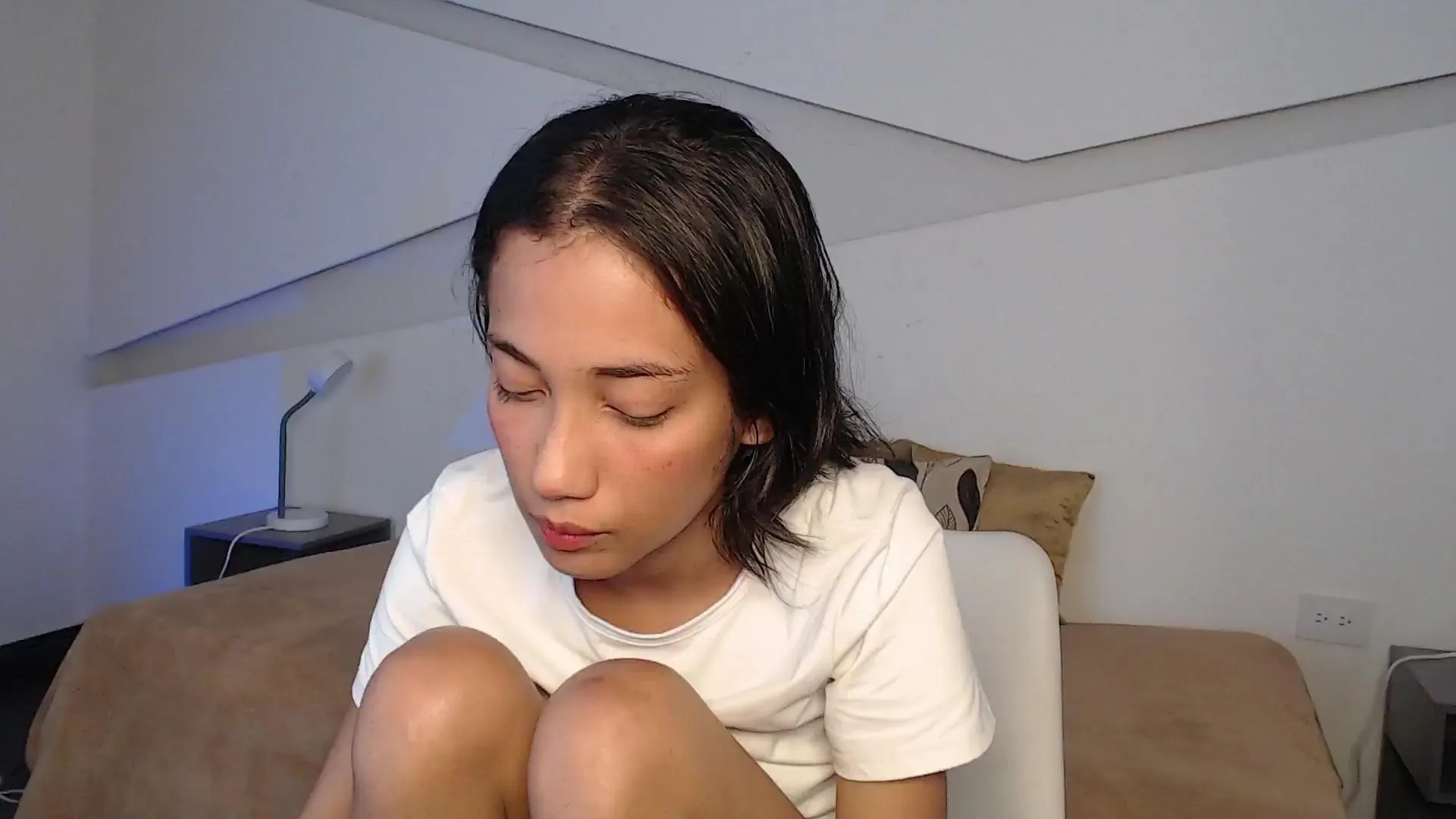 Offline Hotlittlekitty1 on Cam4