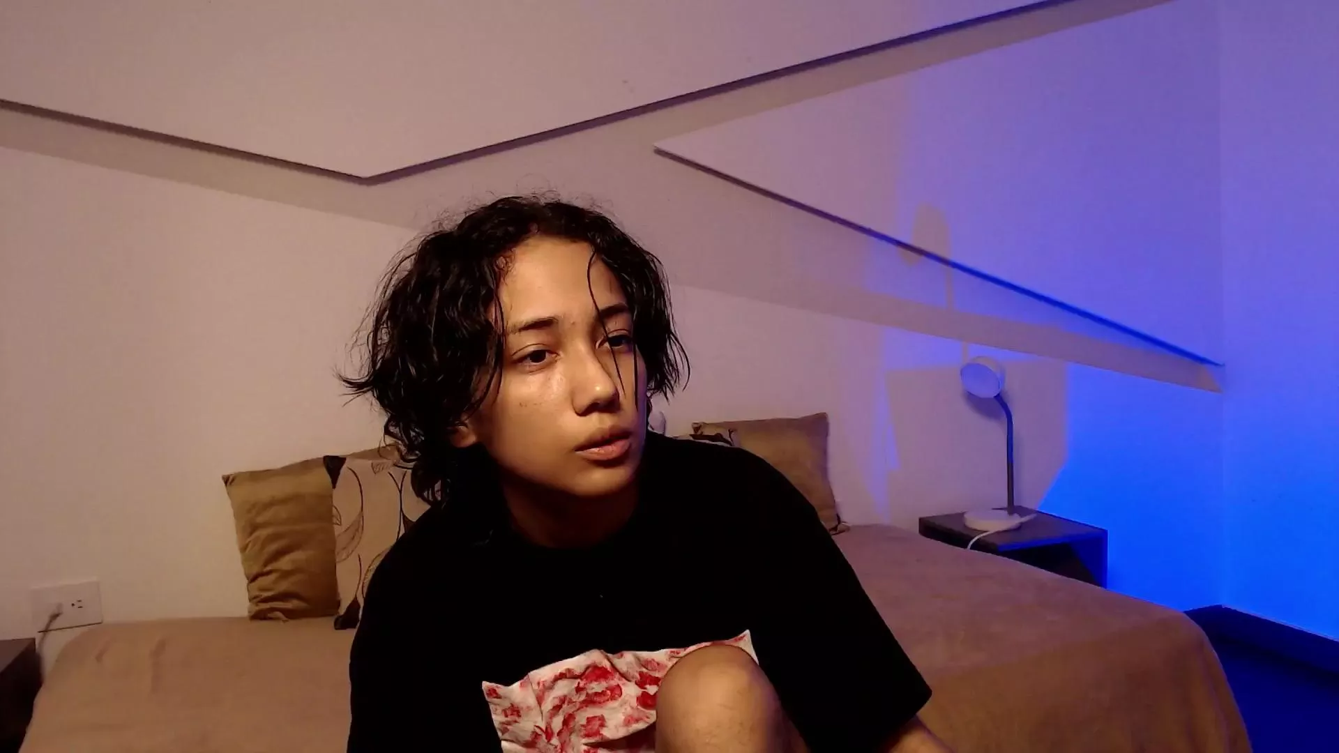 Offline Hotlittlekitty1 on Cam4