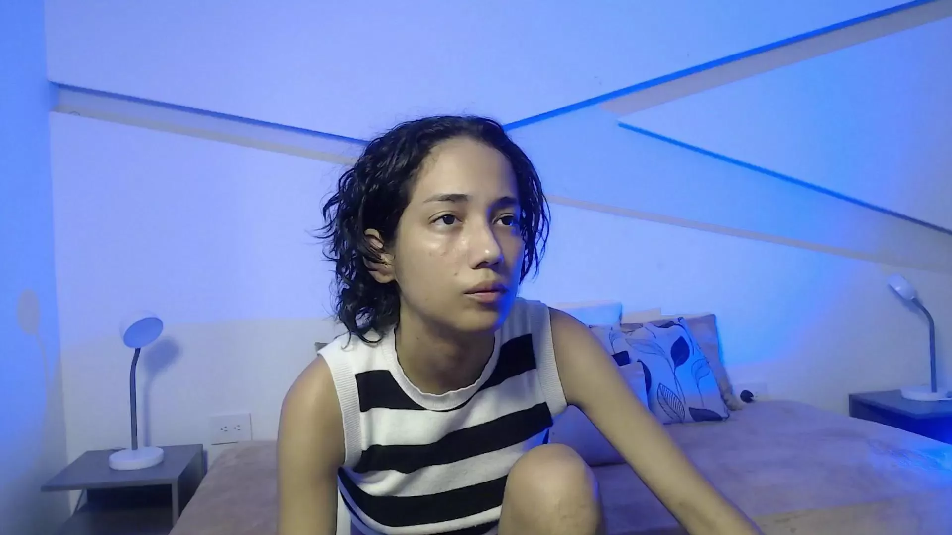 Offline Hotlittlekitty1 on Cam4