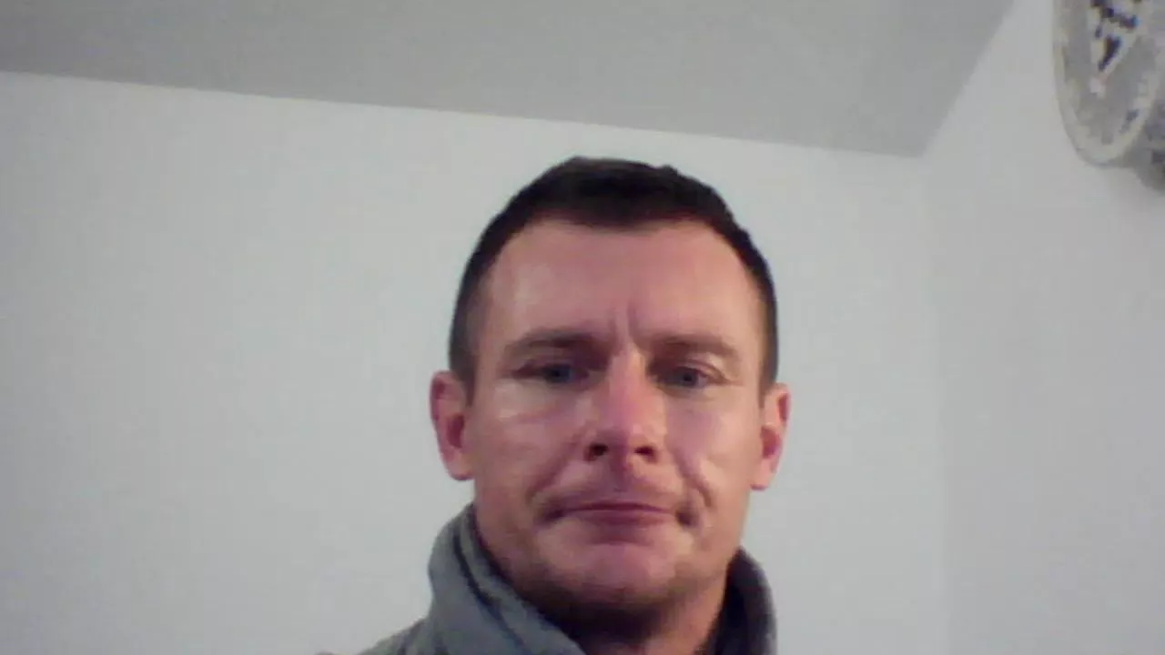 Offline Hotloversax06 on Cam4