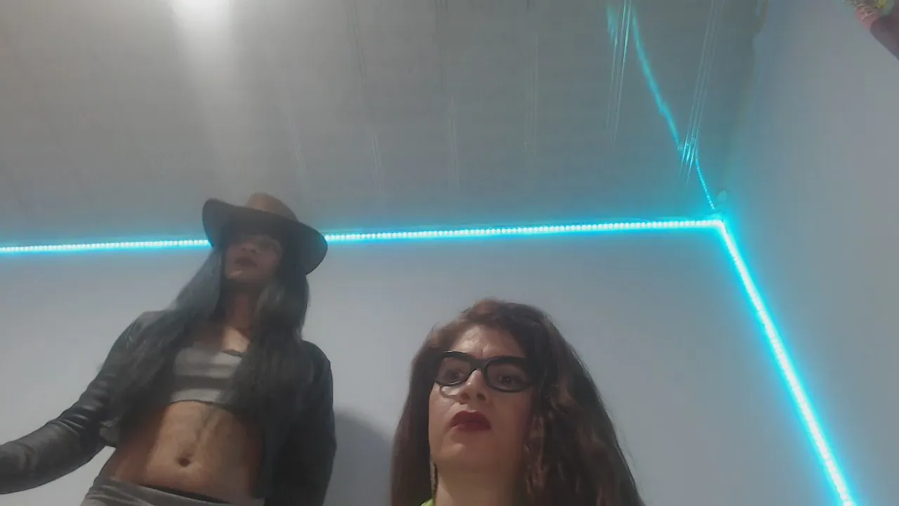 Offline hotsexybigcum on Cam4