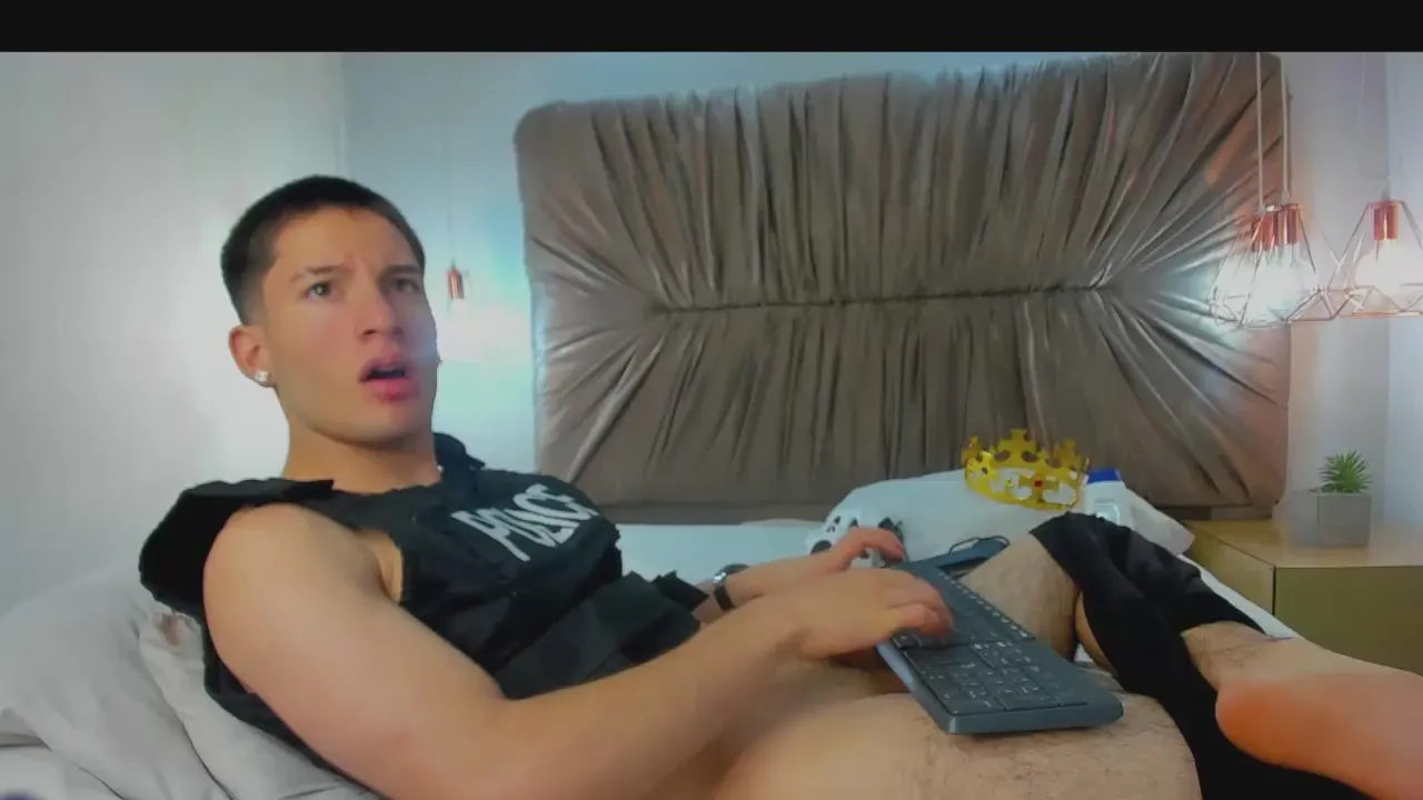 Offline HunterHeat_ on Cam4